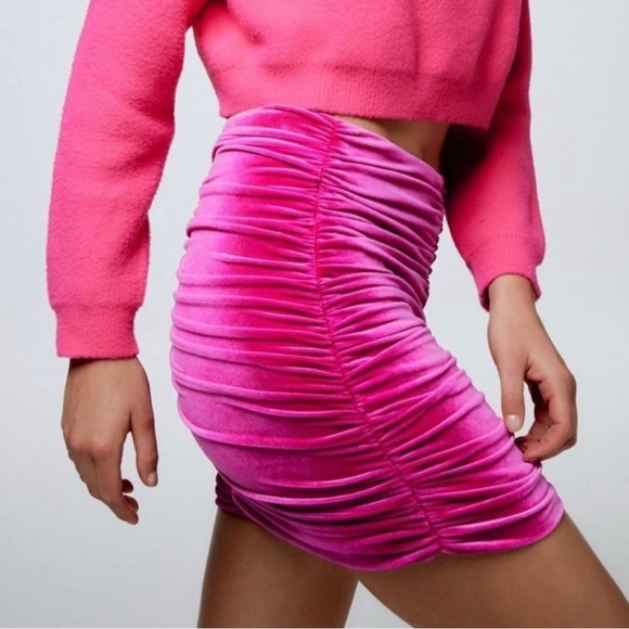 Hot pink Zara mini skirt - Picture 7 of 13